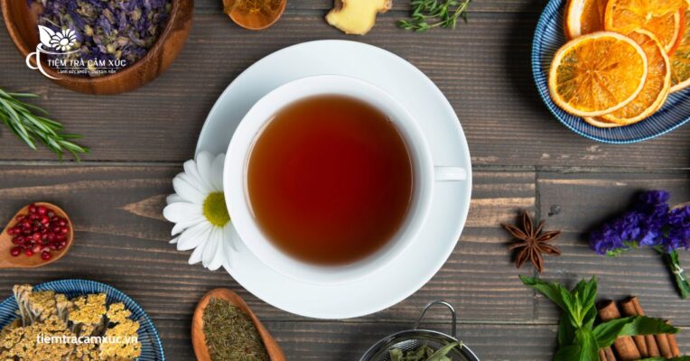Màu nước của trà thảo mộc