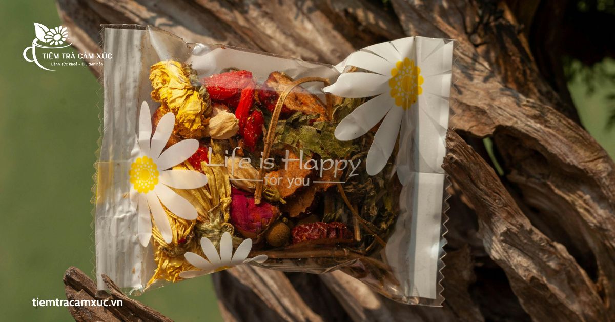 Trà thảo mộc được cho vào bao bì
