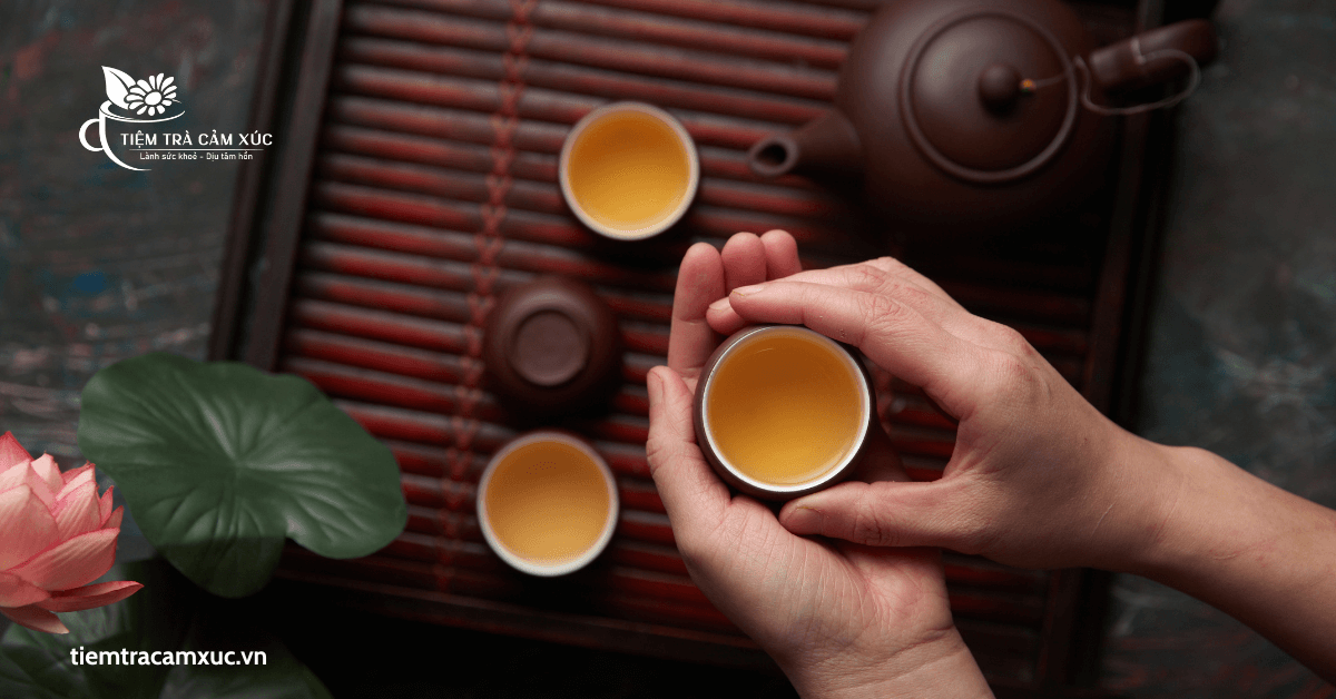  Pha trà sen Hồ Tây